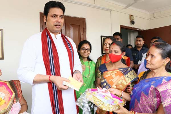 Tripura-CM-Herbal-abir-Holi