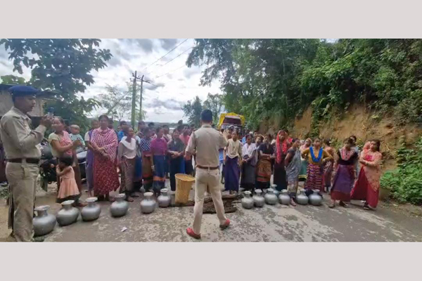 Water-crisis-Road-blockade-Tripura