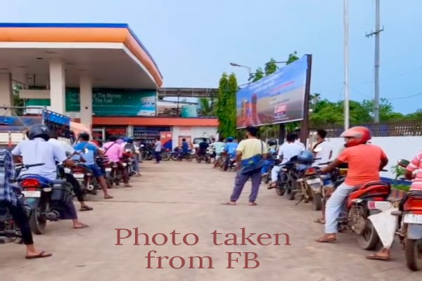 Fuel-crisis-hoading-tripura