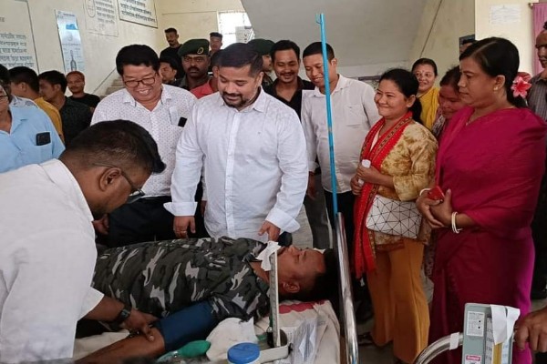 Tripura-Minister-sushanta-Chowdhury-blood-donation