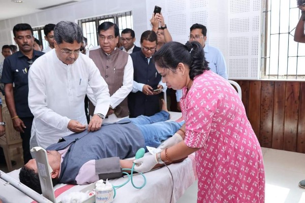 Tripura-CM-blood-dination-Shija-Hospital-Manipur