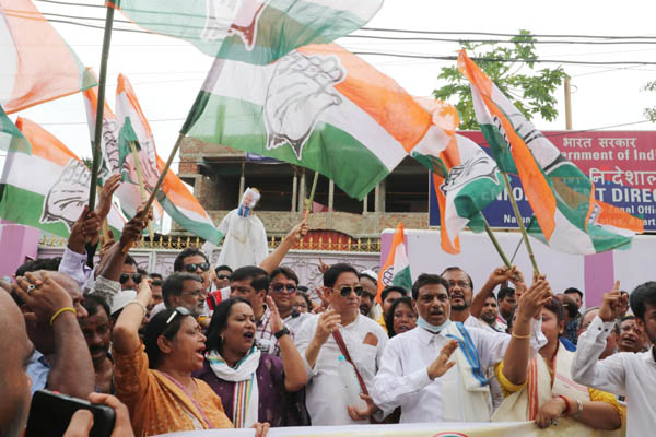 tripura pradesh cong holds dharna outside ed office in agartala