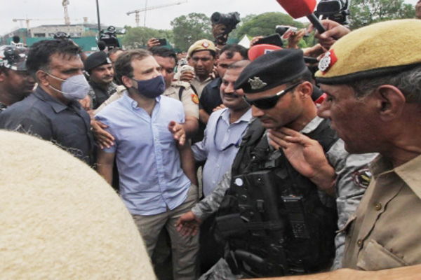 rahul gandhi detained by delhi police