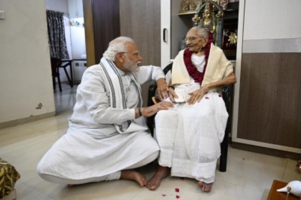 pm modis mother heeraben modi dies at the age of 100