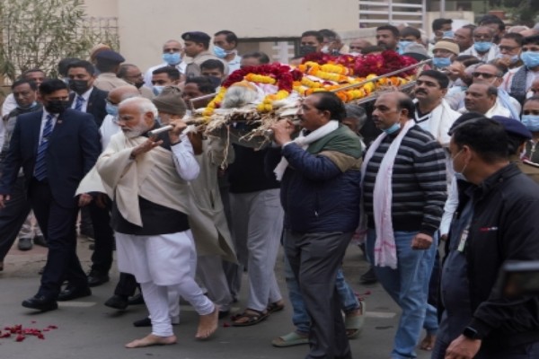 prez v-p others mourn demise of pm modis mother heeraben