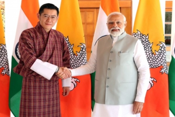 pm modi meets bhutan king assures support to extend credit facility