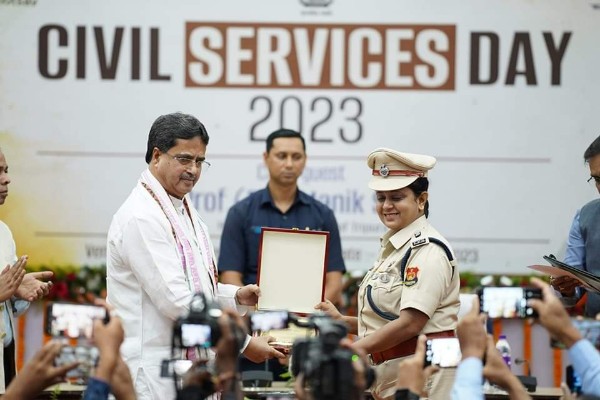 civil services award- 2023 program  cm attributes tripuras progress to sincere efforts of govt officers employees