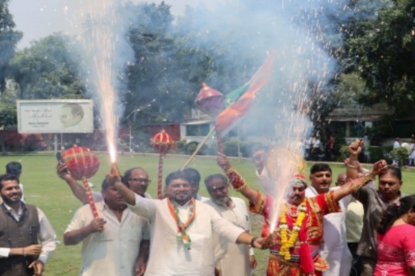 karnataka polls celebrations at congress hq in delhi