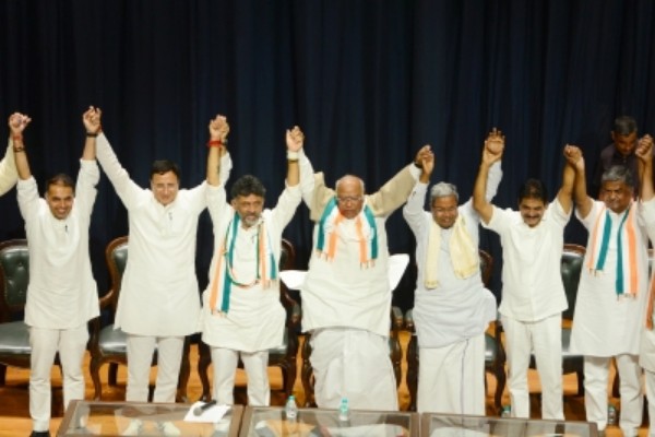 congress to hold karnataka legislature party meeting on sunday decision on cm likely