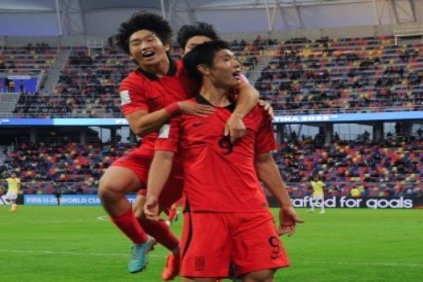 Anderson Duarte of Uruguay and Bae Junho of Korea lead Teams to U-20 WC Quarterfinals