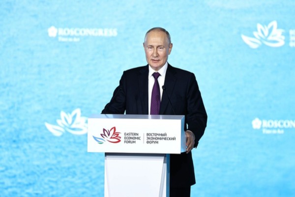 putin extols pm modis make in india drive as a model for economic growth