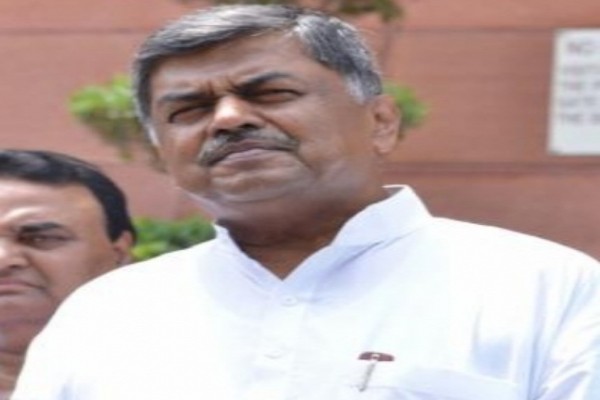 aicc show cause notice sparks intra-party tensions in karnataka as hariprasad takes aim at cm