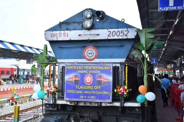 agartala-mumbai rail services flagged off  rail minister talks about starting vande bharat in tripura
