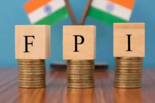 bullish bets fpis flock to indian banks  it stocks as fed signals rate cuts