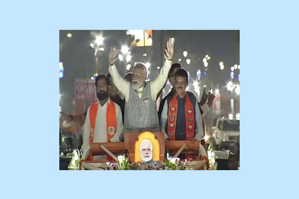 bjps power show pm modi holds massive roadshow in mumbai north east