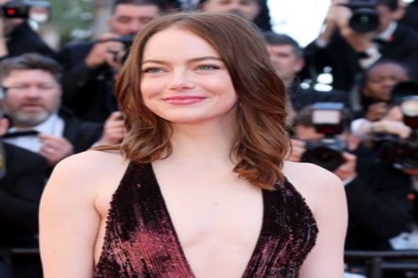 cannes applauds kinds of kindness emma stone shines in absurdist anthology