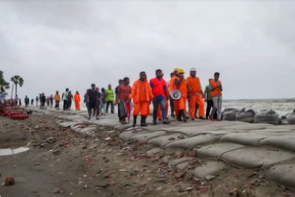bangladesh battles cyclone remals fury 7 dead millions affected