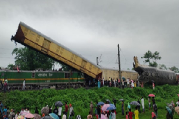 agartala-sealdah kanchanjungha express collides with goods train in west bengal rescue operations underway