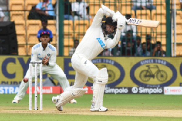 1st test  matt henrys fiery spell conways 91 give new zealand big lead over india