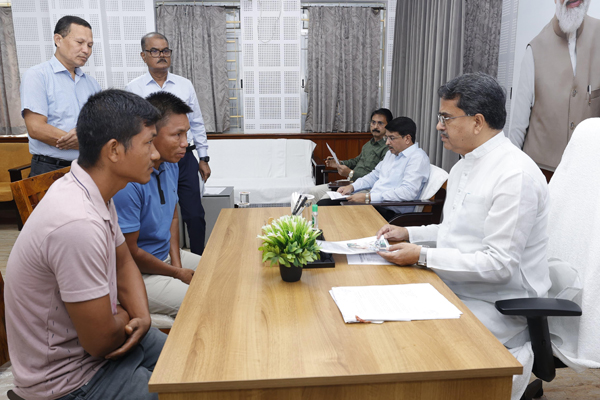 mukhyamantri samipeshu cm dr- saha assures support for medical assistance requests