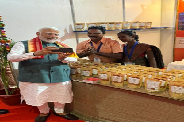 janjatiya gaurav diwas highlights pm modi lauds tribal freedom fighters shares special selfie