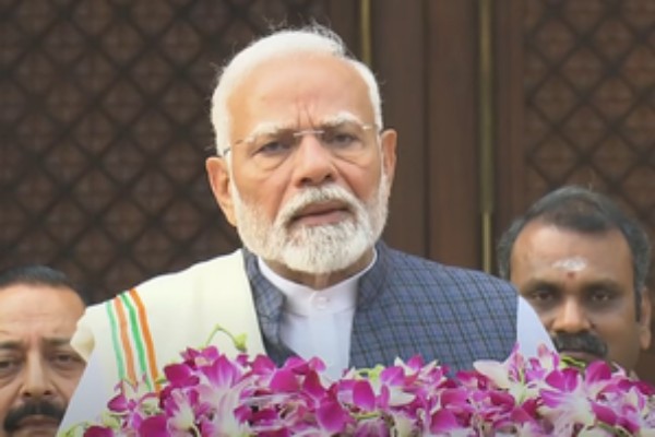 pm modi criticizes opposition for disrupting parliament calls for constructive debate in winter session