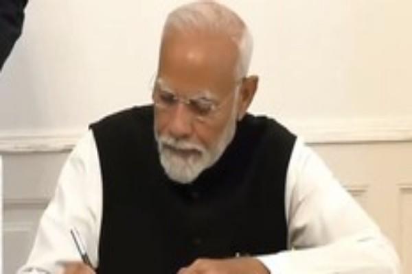 poetic new year message  my india is taking big strides of progress says pm modi