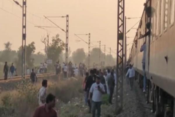 multiple fatalities in jalgaon train tragedy prez offers condolences shah speaks to cm fadnavis