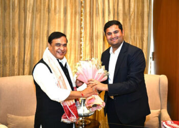 Assam-CM-holds-meeting-with-Jeet-Adani