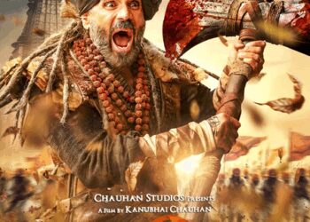 Suniel Shetty makes for a fearless warrior Vegda Ji in 'Kesari Veer'