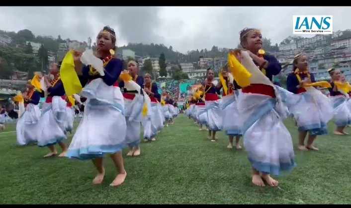 1100-Chutkey-Dancers-in-Sikkim