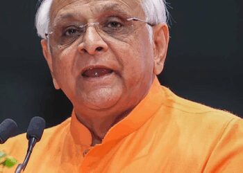 Gujarat govt launches Rs 10 lakh cashless health scheme for officers, employees and pensioners