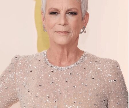 Jamie Lee Curtis talks about keeping in touch with Lindsay Lohan after their first movie