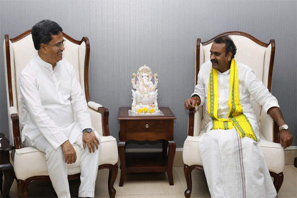 MoS-Dr-L-Murugan-spotlights-South-Tripura's-Cashew-Exports-with-ODOP