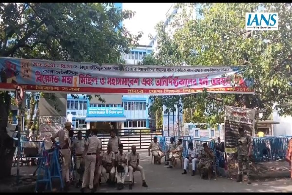 Protest-by-Unemployed-Teachers-Enters-12th-Day-at-Kolkata's-Bikash-Bhavan.jpg