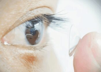 Scientists develop contact lenses that let humans see near-infrared light