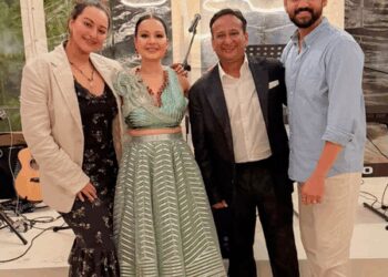 Sonakshi Sinha & Zaheer Iqbal reunite with old friends during their Maldives getaway