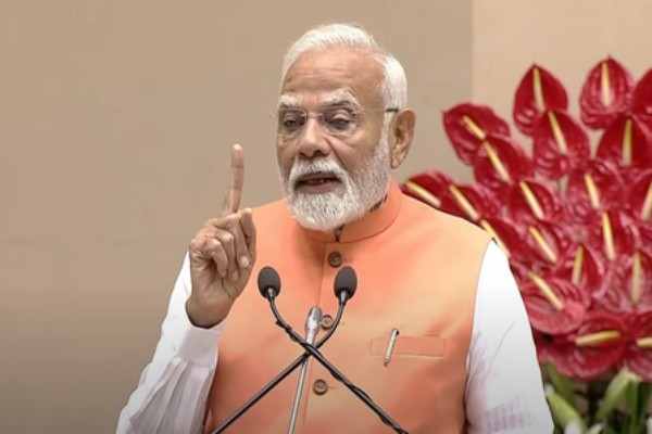 PM Modi Celebrates Century of Guru-Gandhi Meet for a United, Equal India