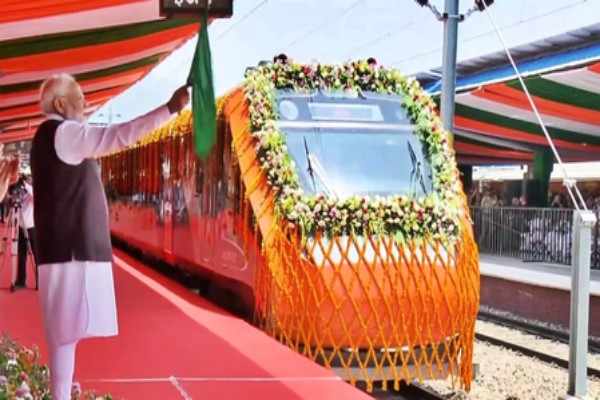 PM-Modi-flags-off-Katra-Srinagar-Vande-Bharat-Train