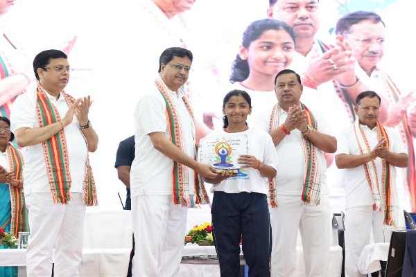 Tripura CM, urges Youth to Embrace Yoga Over Internet