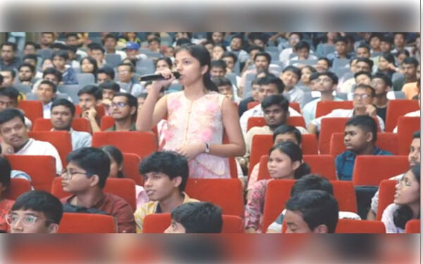 'Deshbhakti Quiz' organised in Guwahati; over 300 teams from Assam, other states participate