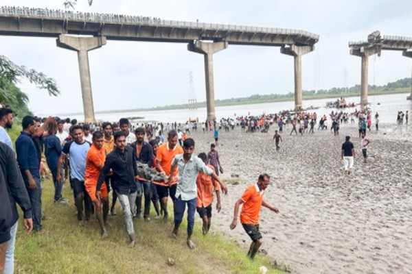 Locals Blame Administration for Vadodara Bridge Collapse
