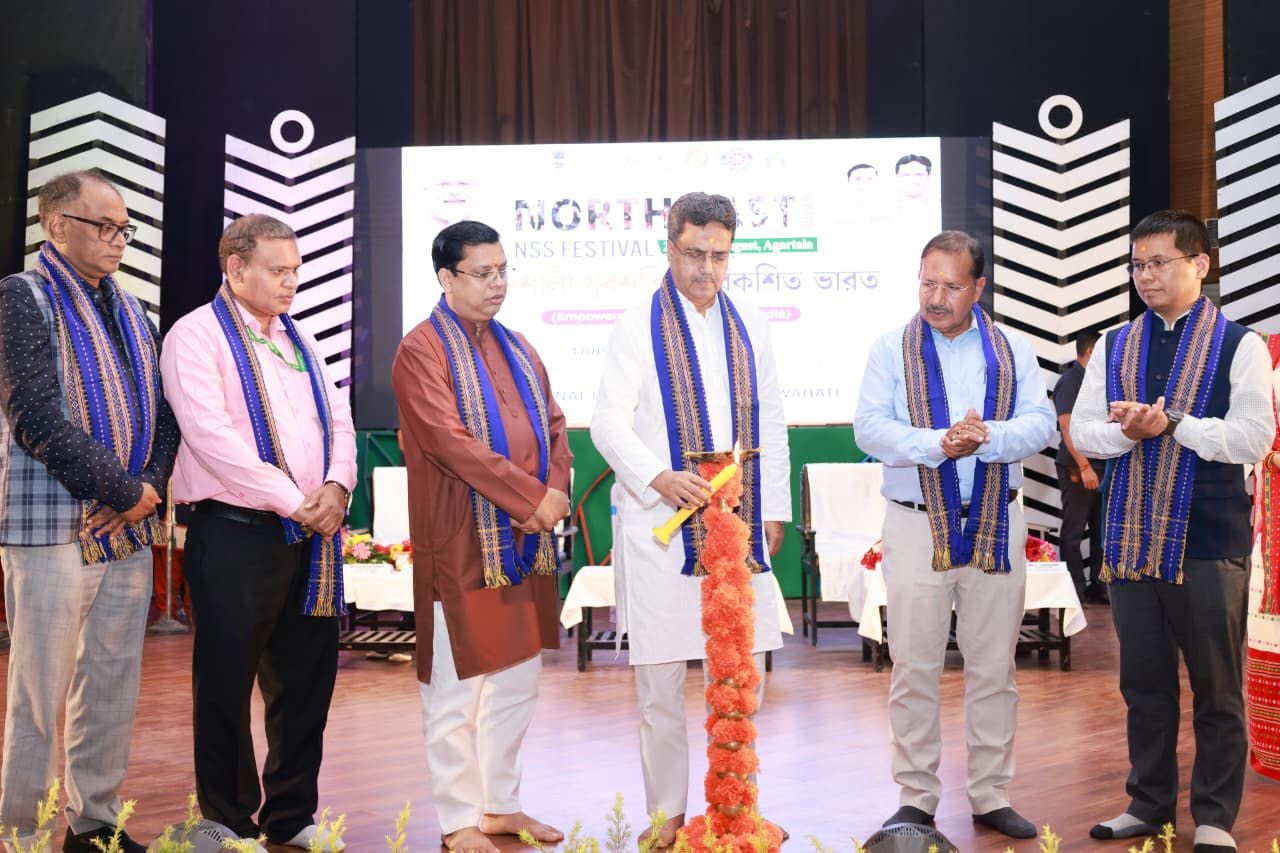 Tripura CM encourages students to uphold spirit of patriotism, develop mindset of social service