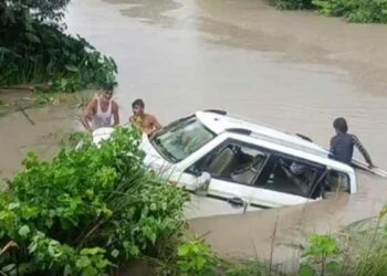 11 dead as vehicle plunges into canal in UP's Gonda