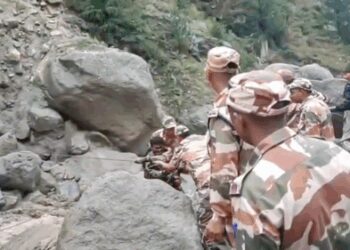 ITBP rescues 413 Kinnaur Kailash devotees in Himachal (Ld)