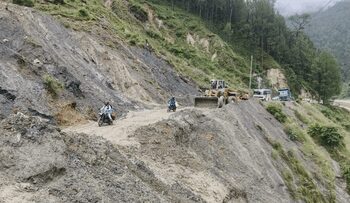 Landslide blocks Uttarkashi-Gangnani road near Netala, traffic disrupted for hours