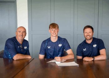 Matthew Firbank signs a rookie contract with Yorkshire
