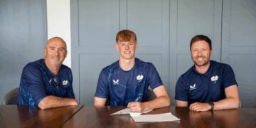 Matthew Firbank signs a rookie contract with Yorkshire