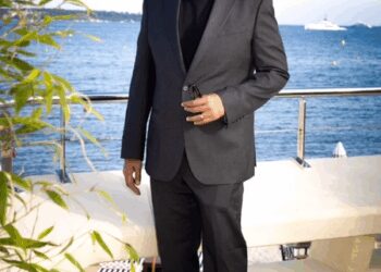 Om Raut speaks about 'beautiful' portrait of Lokmanya Tilak at his native place