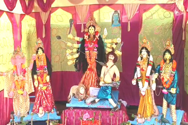 Teen-Durga-Idol-Maker